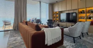 Эстетская квартира: 4 спальни, 230 м² с дизайном от Торбосова на Блувотерс