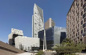 Молодая тень Дубая. Деловая поездка Олега Торбосова в Эр-Рияд